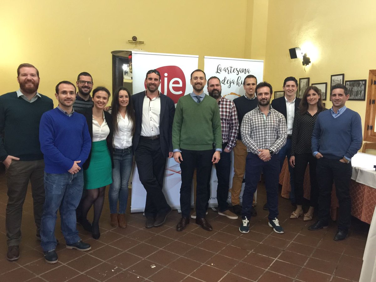 AJENoroeste's tweet image. Foto de familia en @AJENoroeste, esto arranca muy bien. Gran día estamos pasando en nuestro primer #FreshFriday!! Ahora toca @GinEmotionESP!