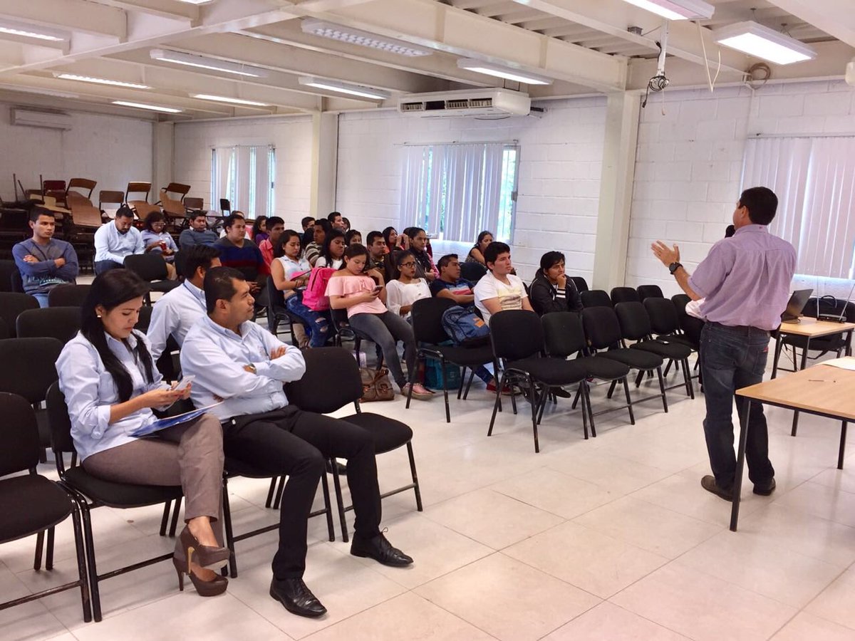 laurarosado7's tweet photo. La Vivienda impulsor del desarrollo, tema expuesto por  @NicoBellizia delegado @Infonavit a los alumnos de la UVG Pichucalco https://t.co/NHPrxdJmaF