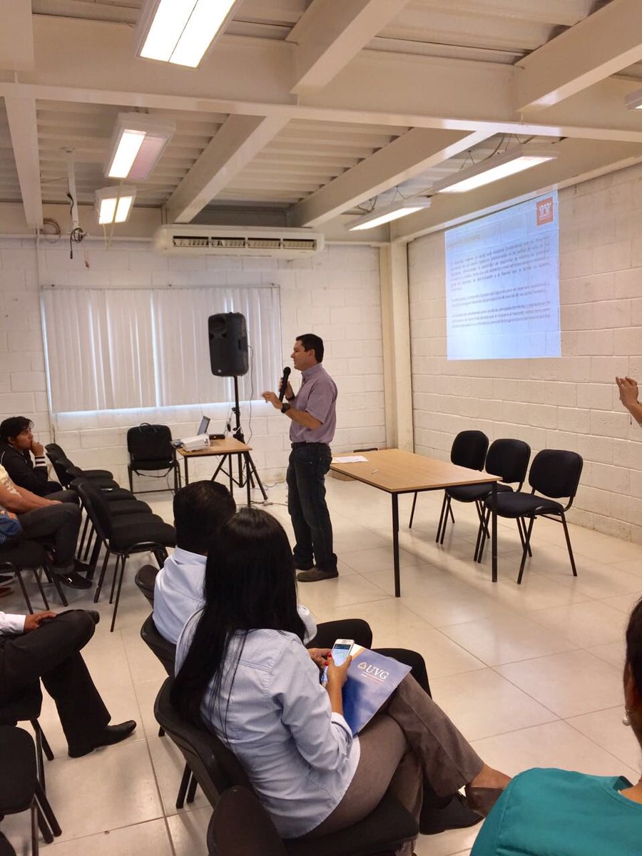 laurarosado7's tweet photo. La Vivienda impulsor del desarrollo, tema expuesto por  @NicoBellizia delegado @Infonavit a los alumnos de la UVG Pichucalco https://t.co/NHPrxdJmaF
