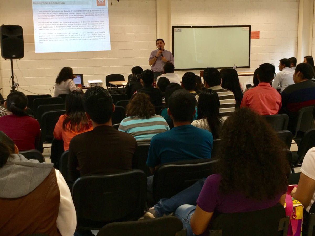laurarosado7's tweet photo. La Vivienda impulsor del desarrollo, tema expuesto por  @NicoBellizia delegado @Infonavit a los alumnos de la UVG Pichucalco https://t.co/NHPrxdJmaF