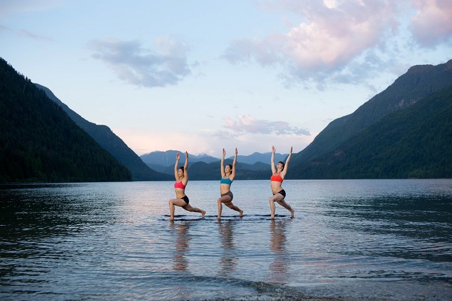 PinnTell's tweet photo. #ad #blackfriday got you stressed? Unwind with #namasteyoga on #zliving Namaste Yoga – Weekdays 7am https://t.co/UEpA3cavWZ https://t.co/DQLBhGEMEr