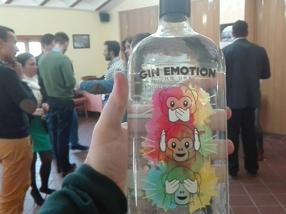 AJENoroeste's tweet photo. Seguimos el #networking de nuestro #FreshFriday de hoy en #Caravaca. Ahora toca degustar esta magnífica ginebra murciana, @GinEmotionESP https://t.co/zMA9gbOv2W