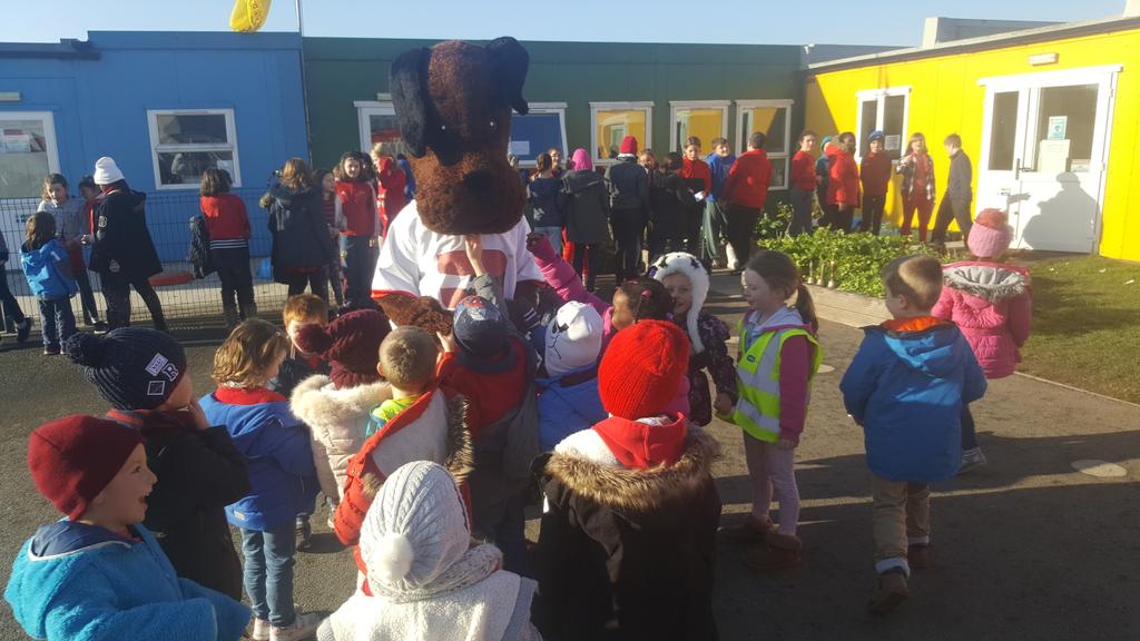 TheRedCard's tweet photo. Jeff the Ref meeting pupils for #wrd16 @EducateTogether Midleton https://t.co/MnW5YCd9Ix