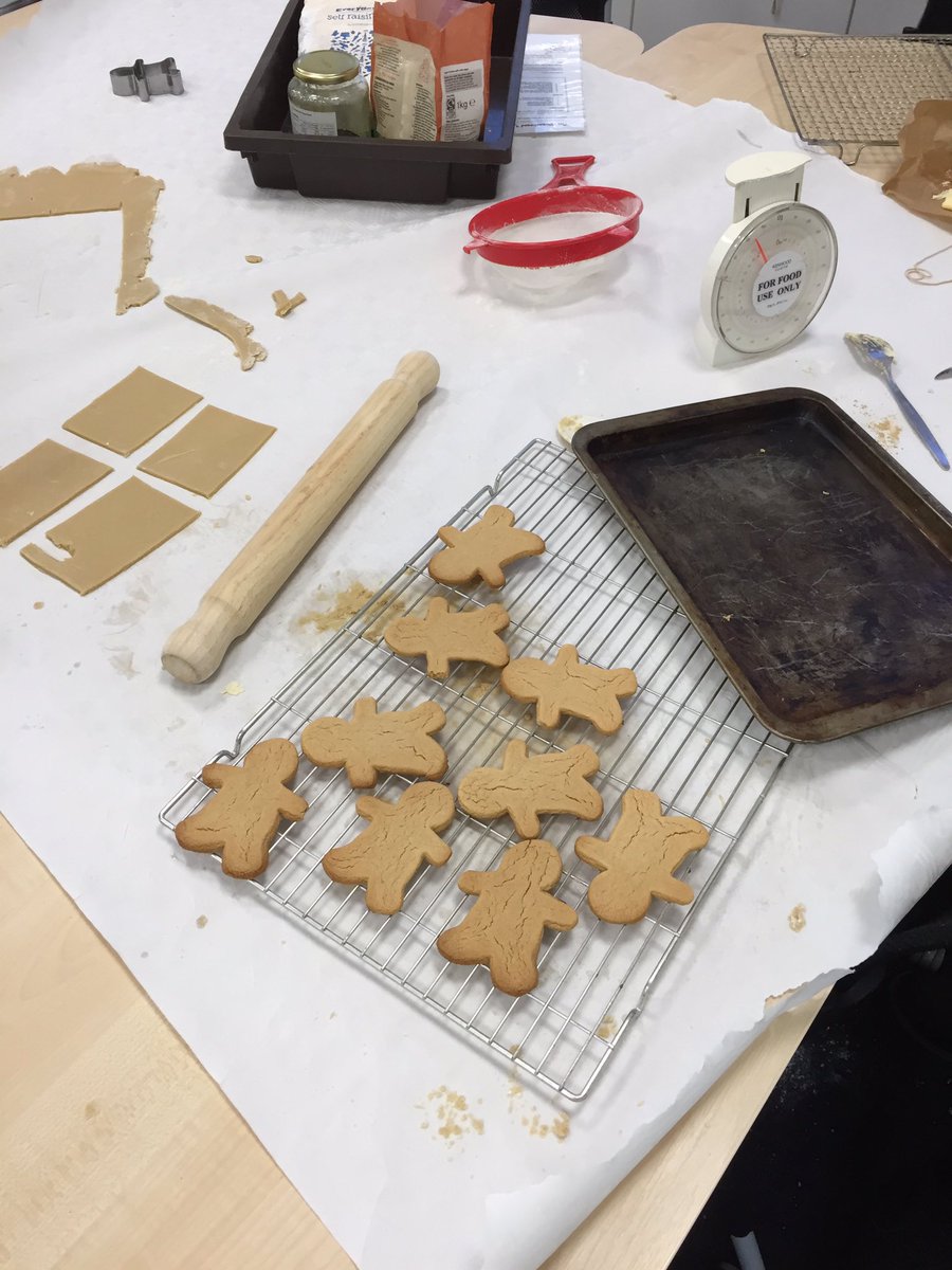 tomhewitt_ysj's tweet photo. Gingerbread Men &amp; House #ysjprimed https://t.co/uFopHr2AQO