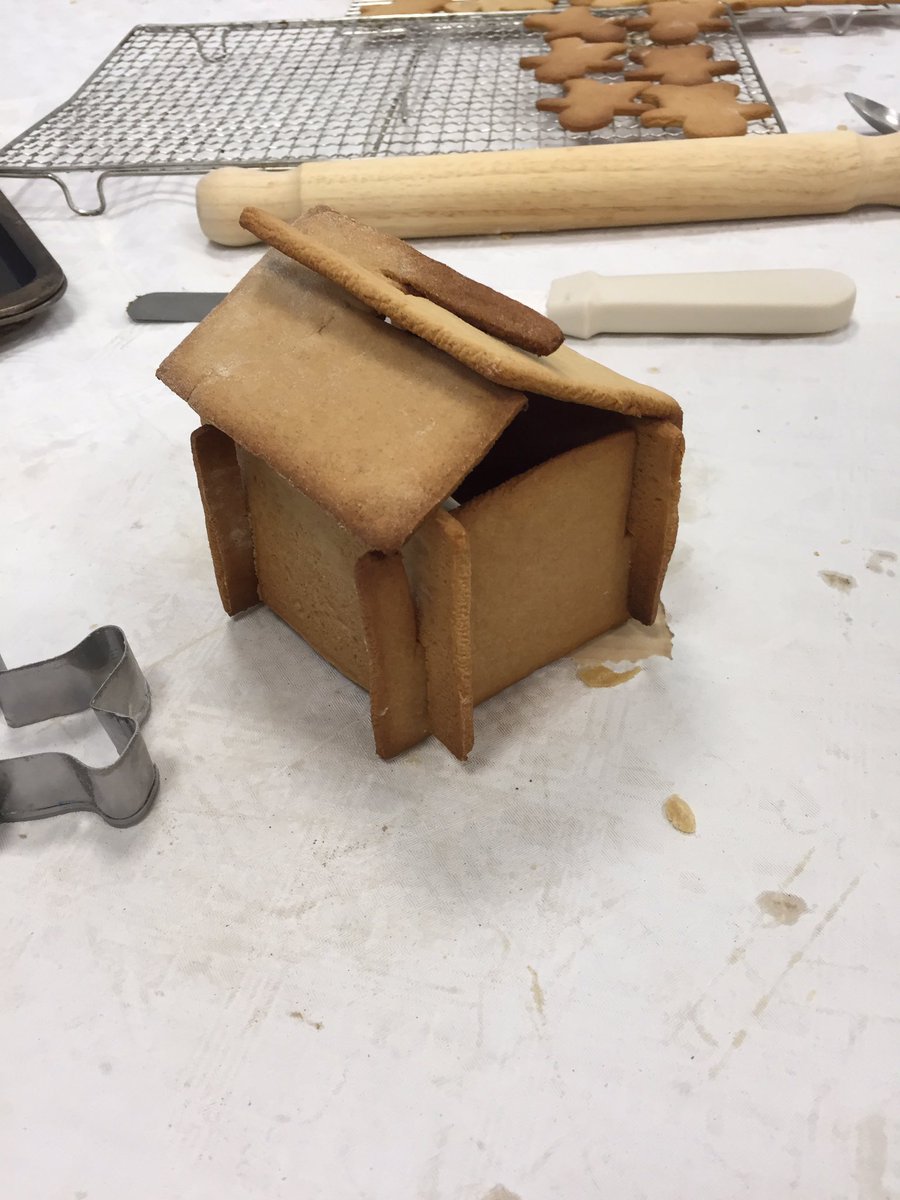 tomhewitt_ysj's tweet photo. Gingerbread Men &amp; House #ysjprimed https://t.co/uFopHr2AQO