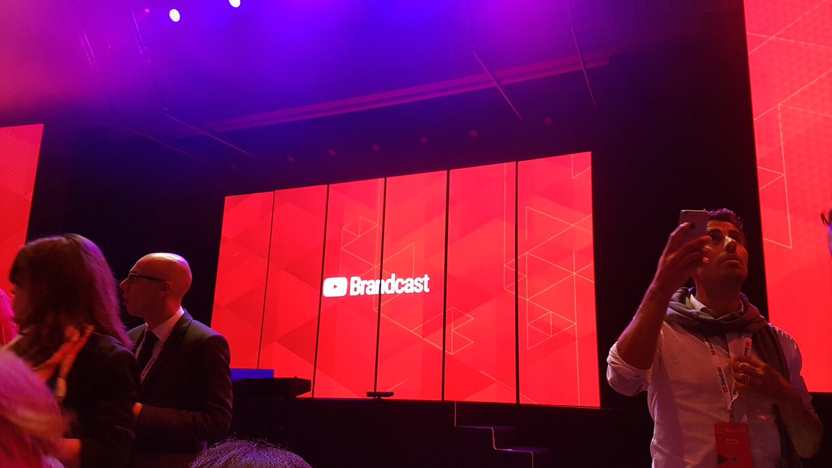 GroupMConnectFR's tweet photo. @YouTubeFRA Nous étions au #Brandcast2016, l'événement Youtube dédié aux marques. Des présentateurs de tous horizons (1/2) https://t.co/h46Z8mFs2Z