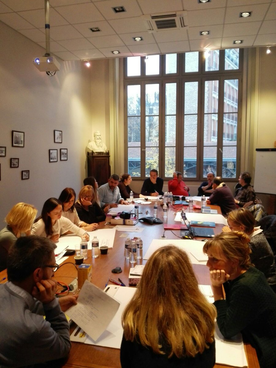 Fundacion_Amigo's tweet photo. Trabajando en #París con los miembros de #EducEurope en el intercambio intercultural de jóvenes europeos locales, #migrantes y #refugiados https://t.co/83nc4N23WE