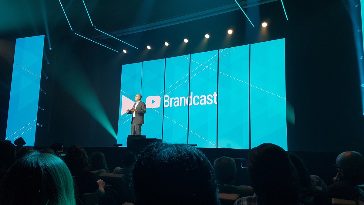 GroupMConnectFR's tweet photo. @YouTubeFRA Nous étions au #Brandcast2016, l'événement Youtube dédié aux marques. Des présentateurs de tous horizons (1/2) https://t.co/h46Z8mFs2Z