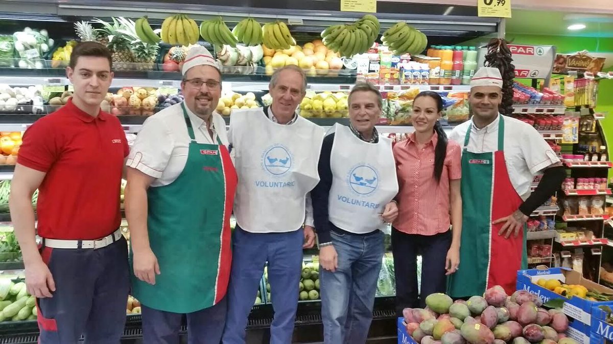SPARGranCanaria's tweet photo. Hemos empezado la gran recogida de alimentos #OperacionKilo2016 ❤ Ven a tu tienda Spar hasta el domingo 27/11, y aporta tu granito de arena https://t.co/l10tah84mj