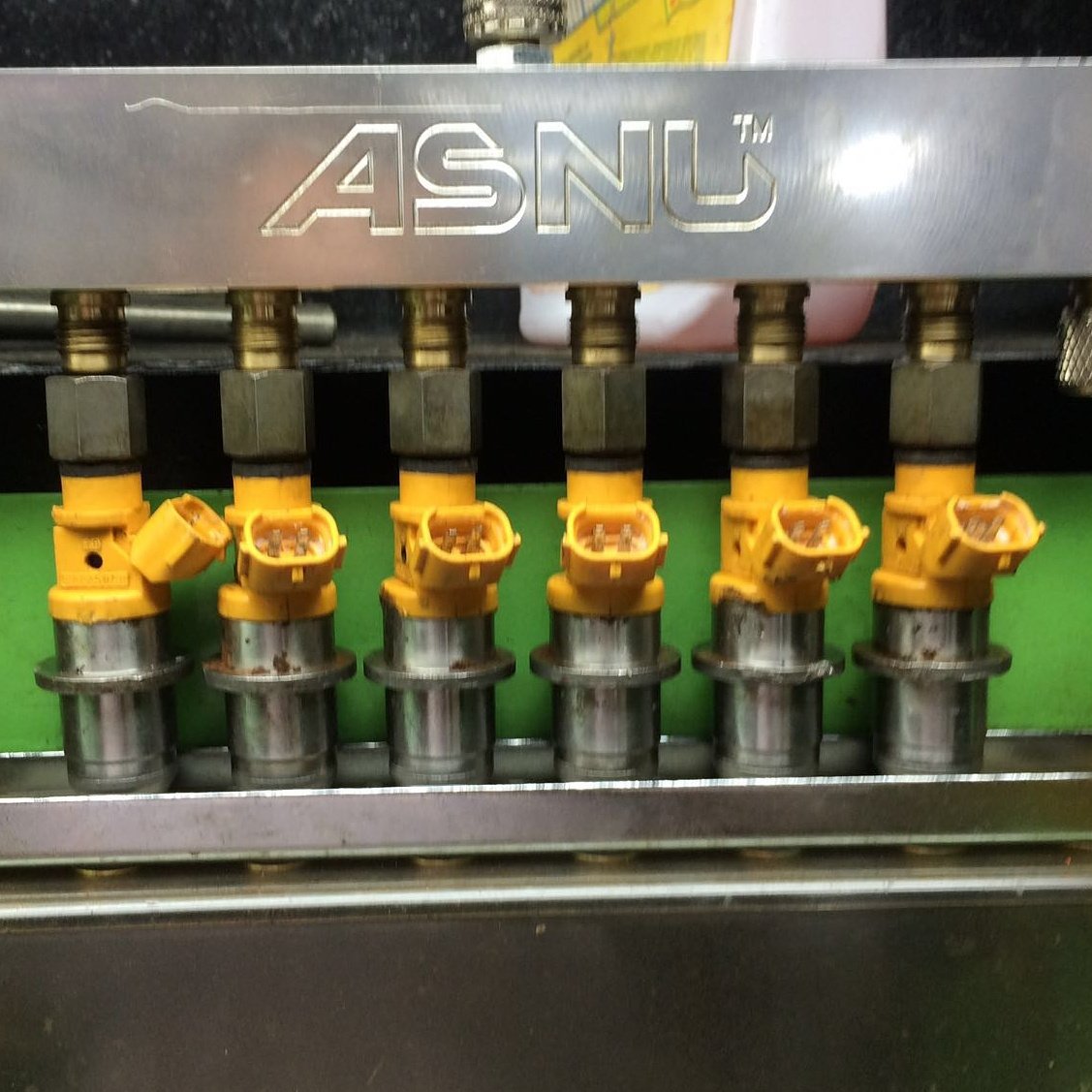 MegaMotriz's tweet image. Preparando el montaje de los #inyectores en la maquina de prueba #injectortesting para analizar funcionamiento y fallas.
#MegaMotriz