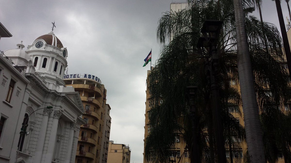 Franciscoh99's tweet photo. El sol salió temprano pero se escondió. Viernes gris en #CaliCo.
Plaza de Cayzedo y catedral de San Pedro
#YoReportoIdeam
@IDEAMColombia https://t.co/5zJUYThAd6