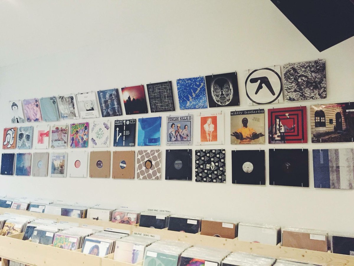 BasseResolution's tweet image. 🔛 // We think that Bob found his place on @chezemilerec ´s wall, next to a lot of november's new vinyls. 
-
BR#002 - #Rufus - #Wildflowers