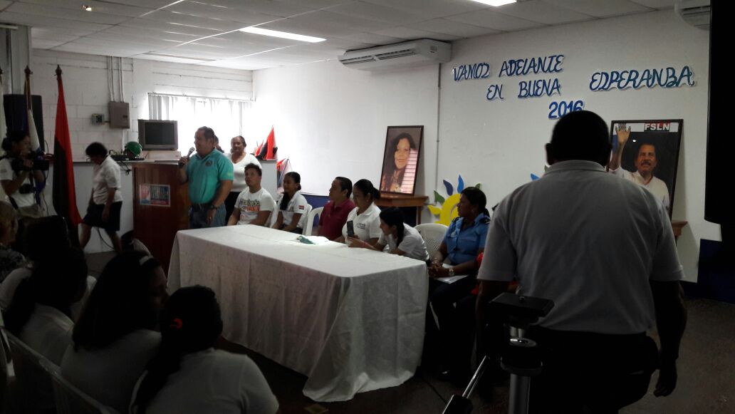 redChdga's tweet photo. #AMORANICARAGUA ❤
En Buena Esperanza, estudiantes de secundaria reciben Bono de Bachiller 2016 en Corinto. @FESNicaragua @jdarlinlisset2 https://t.co/hXc0xbP8Dv