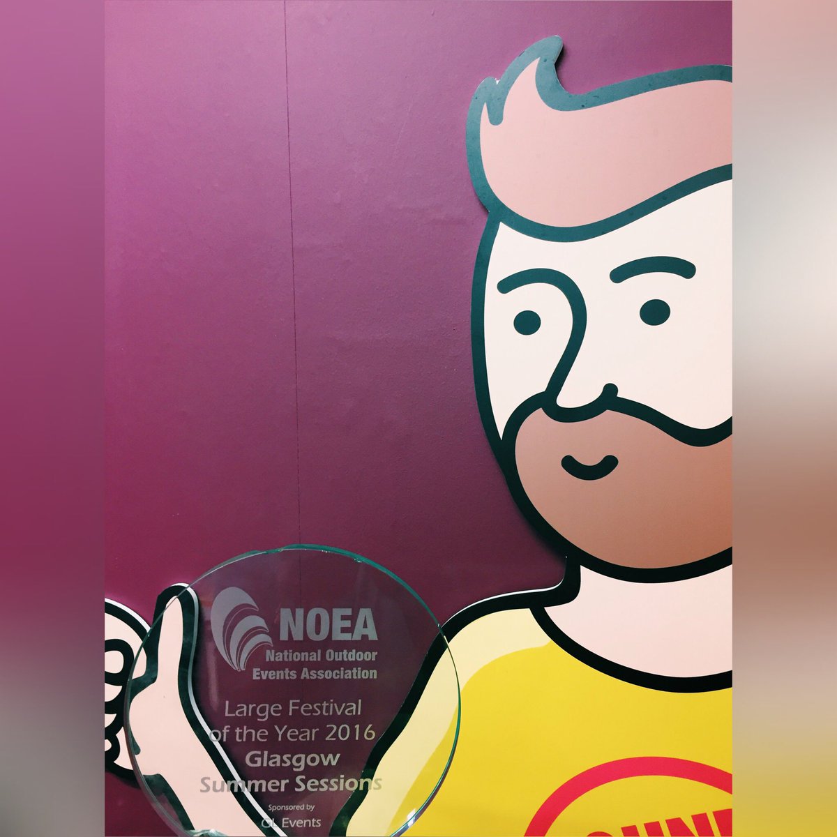 SmmrSessions's tweet photo. #GSS2016 has won the #NOEA16 @NOEAnews Large Festival of the Year award! Here's Sound Boab with the award, after enjoying a few shandies. https://t.co/AYsShj0LUG
