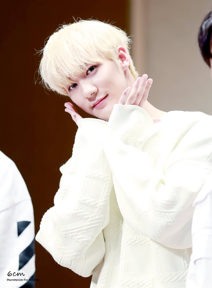 6cm950220's tweet photo. 161123 목동팬싸 #지훈 #JIHUN #KNK #크나큰 @KNKOfficialYNB @KNK_JIHUN
���이 피어나당🌸 https://t.co/jXQlusTx3k