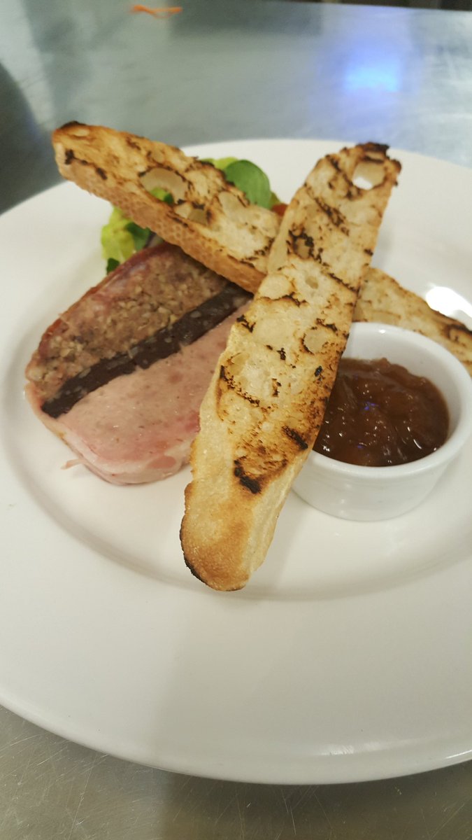 DunCow's tweet photo. try our sausage and haggis special with plum answer whisky chutney https://t.co/CTjU8GvNz4
