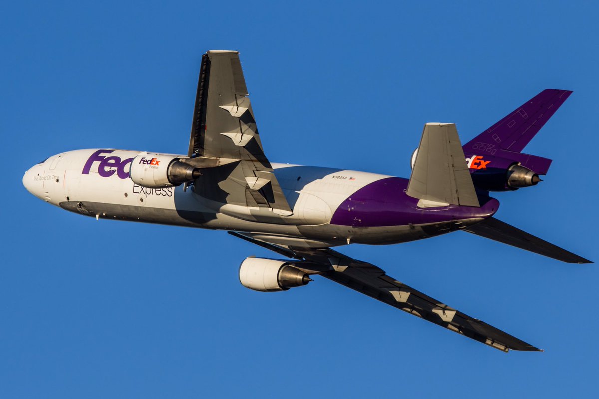 UnitedFlyerHD's tweet photo. FedEx DC-10F N68053 departing Houston IAH for DFW
#freighterFriday
#avgeek #avgeekview
#mcdonnelldouglas #dc10 #dc10f #md10 #boeing #FedEx https://t.co/easKFOLMSk