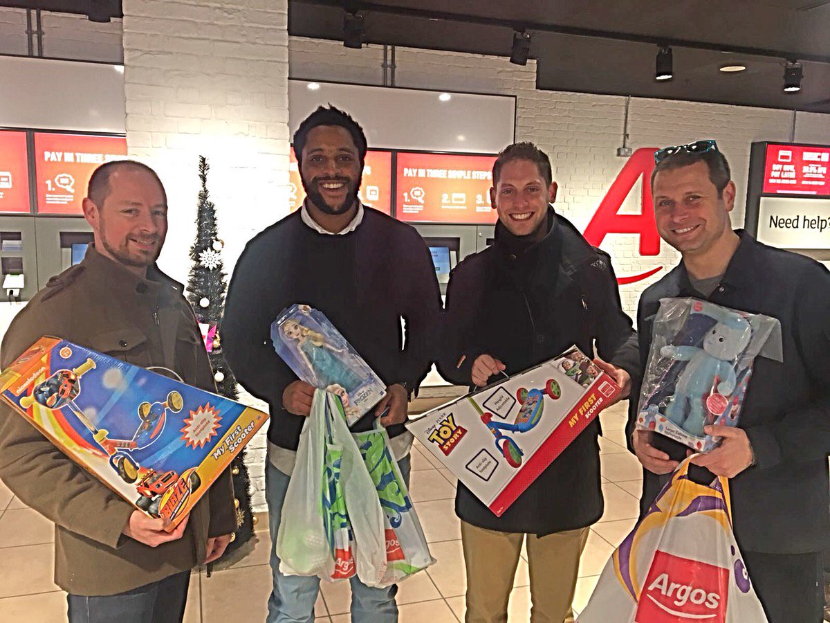 MeltwaterSocial's tweet photo. Today the Sysomos London elves went Christmas present shopping  @family_action https://t.co/bOBg2paTYO