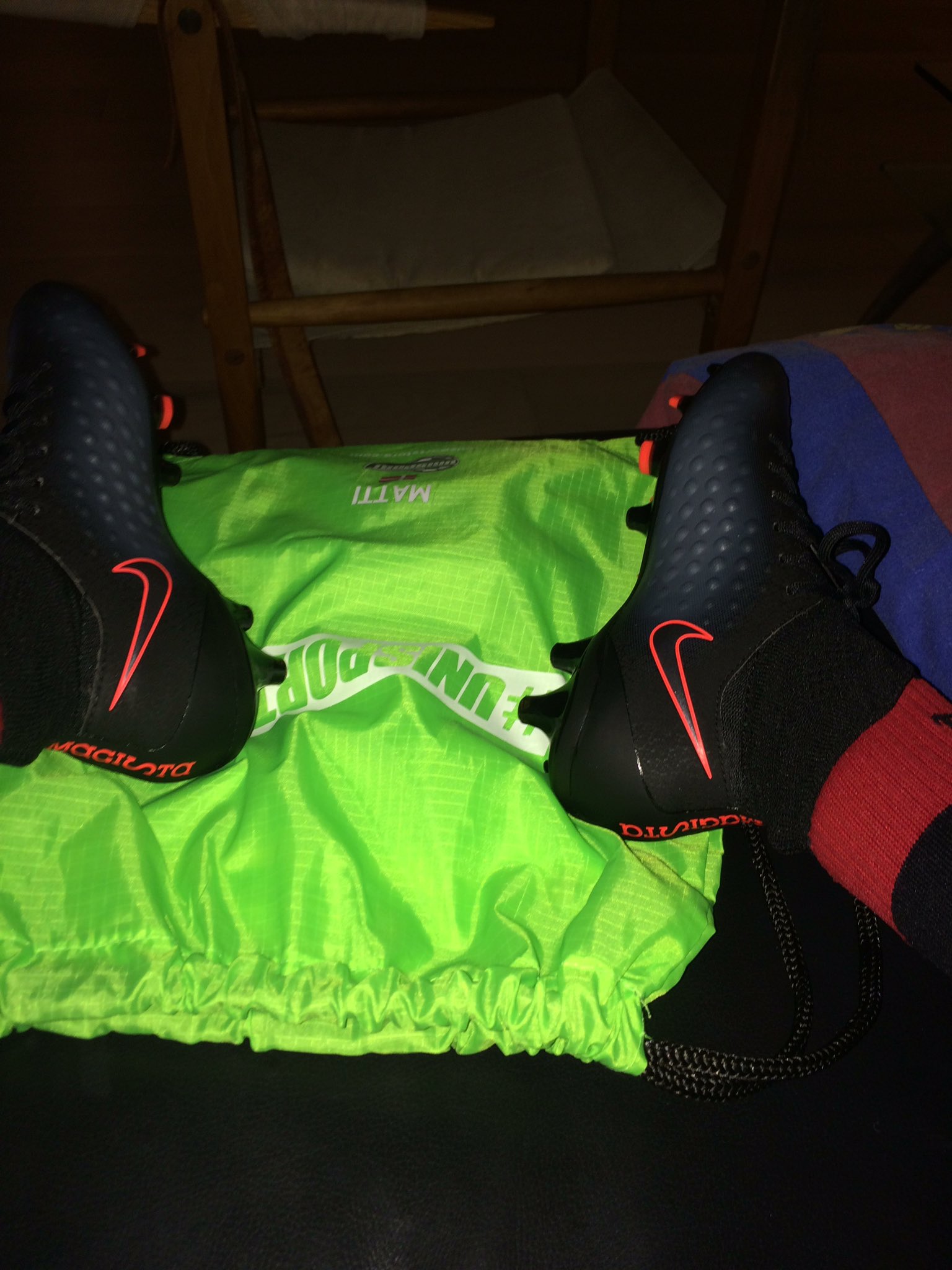 Hypervenom montant top
