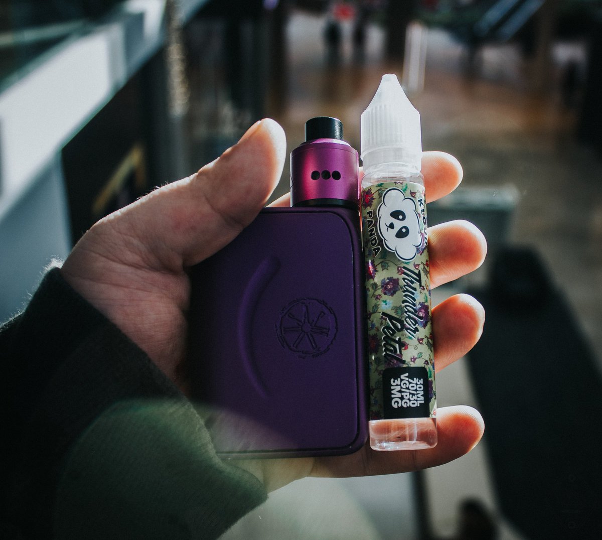 Carni1911's tweet photo. this setup is too sick😎 #vape #canadian #handcheck #the6ix #kloudpanda #dripsocial https://t.co/kD1v5xF3lu