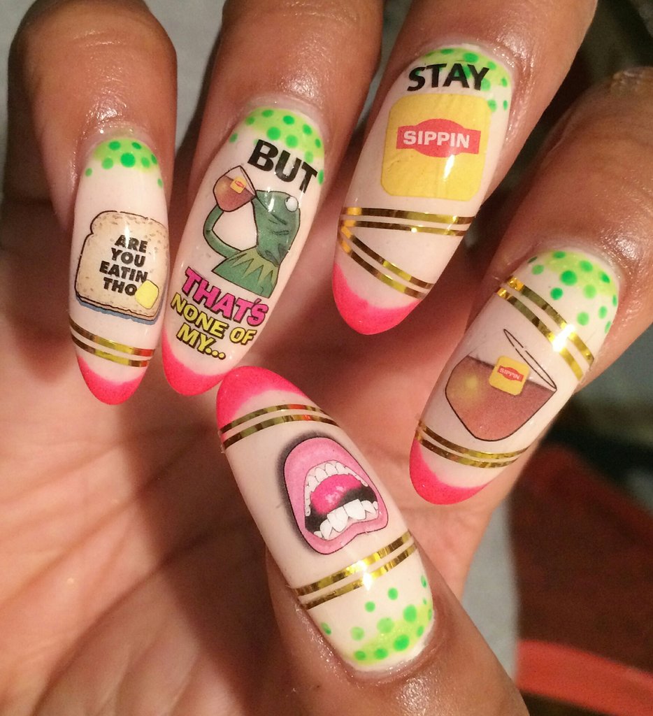ChattyNails's tweet photo. How many plates you hide yesterday? 
#thanksgiving #bread #food #kermit #nailsoftheday #polish #lipstick #tea #Memes #animate #manicure https://t.co/rZ1GdXjaCz