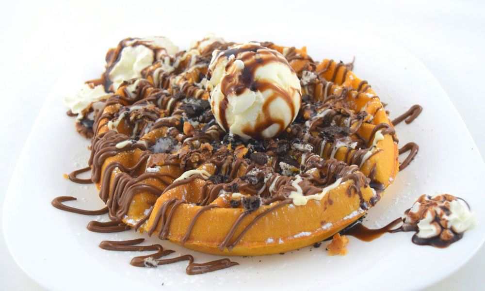 SCHOOL'S OUT
celebrate the arrival of the weekend by indulging yourself with a feast from The Eis Bar
FULL MENU theeisbar.co.uk/menu/