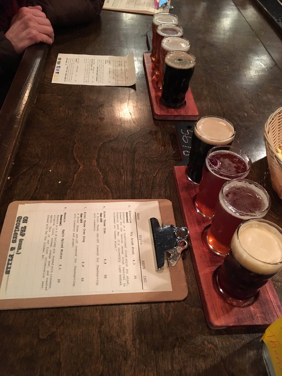 FromThisPintOn's tweet photo. Festive post-ride, post-Thanksgiving tasting, complete with a cranberry and some Wassale #rinnduin #beerflights https://t.co/ob8TGFkhFI