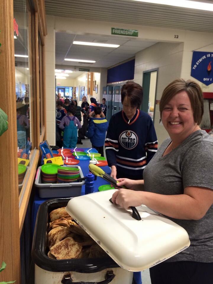 MarshallNWSD's tweet photo. Our students are thankful 4 bfast programs that serve French toast. Big thx to @Synergycu Marshall Branch for their $ donation. https://t.co/wbbuNZwYs5