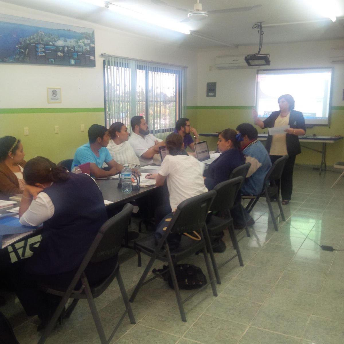 Nuestros maestros de la sección secundaria en su consejo escolar en contraturno. <a href="/MarisolEducQR/">Marisol Alamilla B.</a> <a href="/mpl2508/">Mercedes Perez</a>