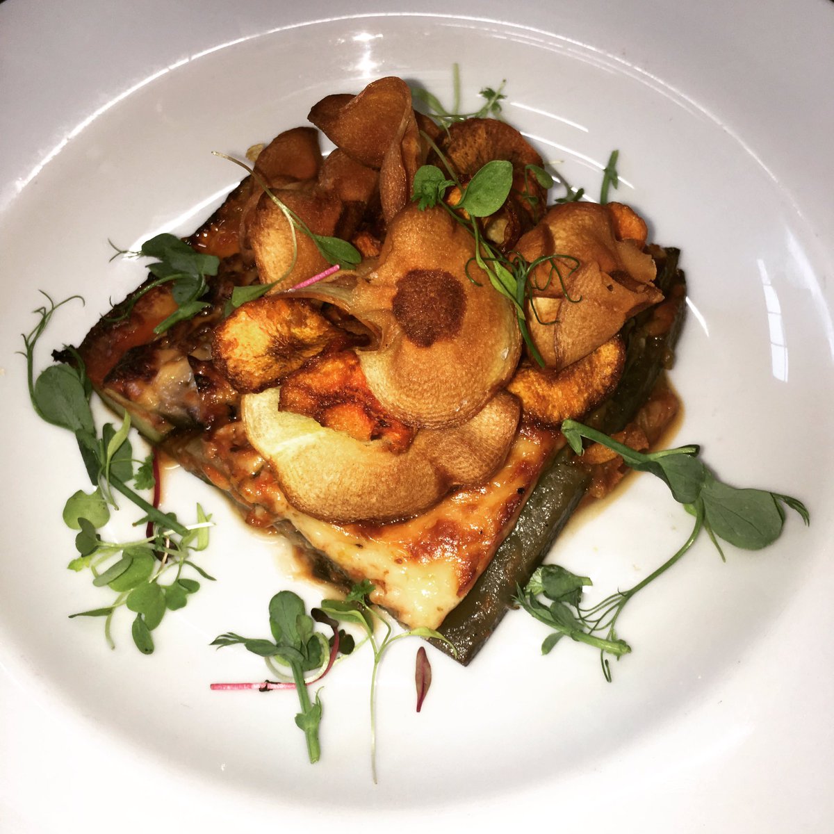 bohocanterbury1's tweet photo. #aubergineveggie #vegetarian #vegetablegratin with root veg crisps and micro salad #bohocanterbury1 https://t.co/gJS8JNYLkr