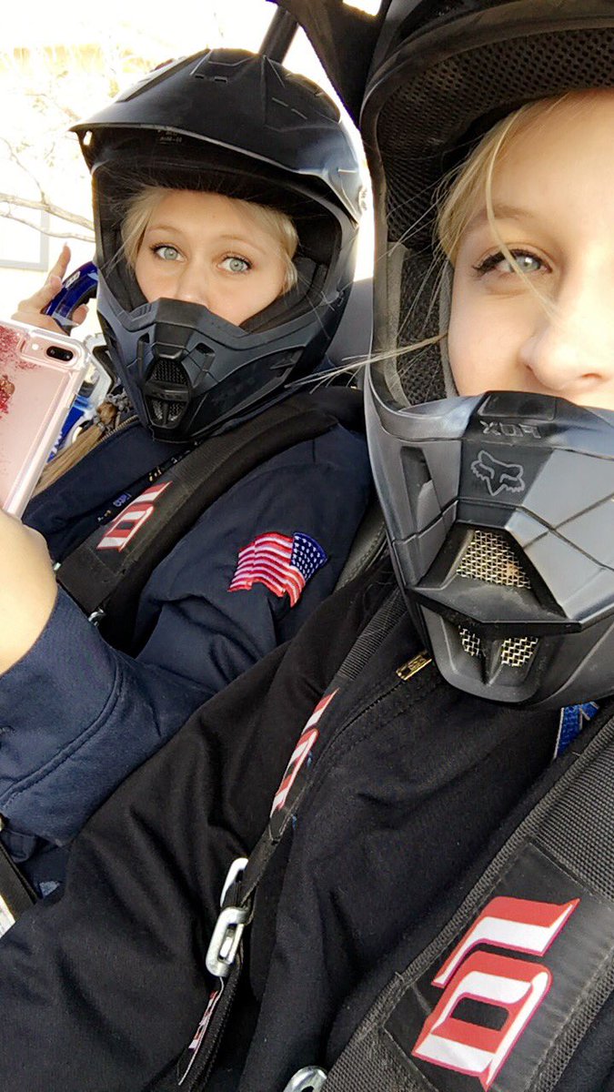 cuteblonde1996's tweet photo. much needed desert trip 🌵💕 #offroadqueen https://t.co/Nh5raSa80D