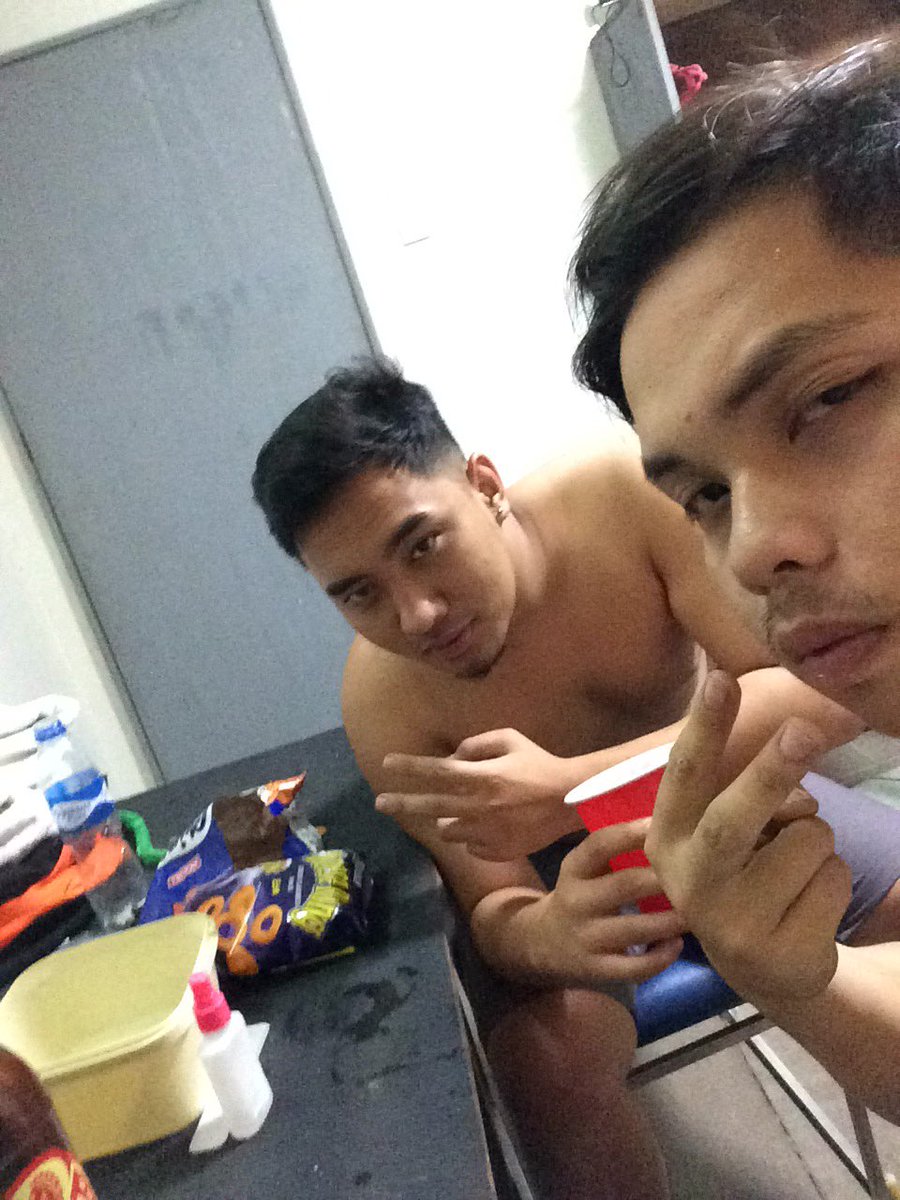 NikotheCastillo's tweet photo. Celebrate goodtimes. 👌 https://t.co/t2sN0cs4NC