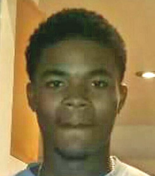Suntimes's tweet photo. BREAKING: 19-year-old who was shot by Chicago Police died from a gunshot wound to the back, authorities say. https://t.co/bRWl7gtqYV https://t.co/Cm0hTdJnjC