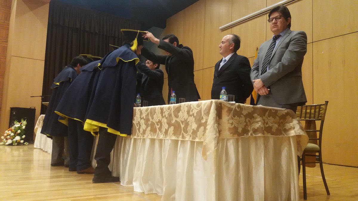 andrelofotoec's tweet photo. Investiduras de graduación, estudiantes Facultad de Ingeniería. @udecuenca #ReporterosUCuenca #RecienGraduados https://t.co/TN2UQRMVuP