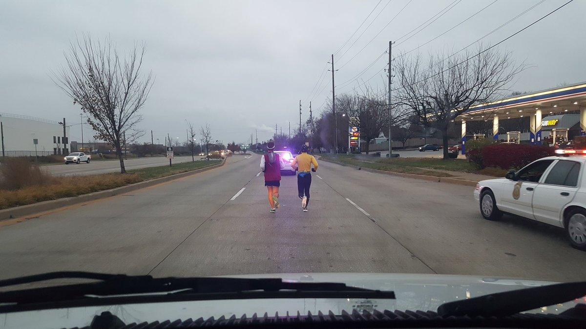ITtrailrunner's tweet photo. @OurIndiana Game Ball is on its way through downtown Indianapolis! #GameBallRun https://t.co/p6nx5OJiKS