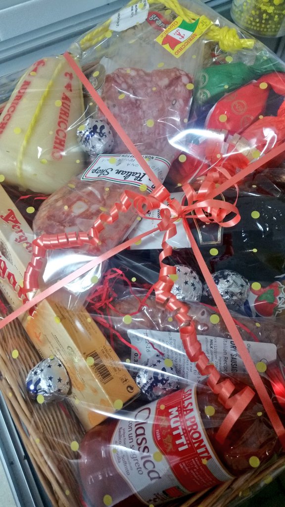 carmela_kitchen's tweet image. Fancy something delicious and Italian for Christmas?  Pop and choose items to go into a scrumptious hamper from @_Italian_Shop ❤