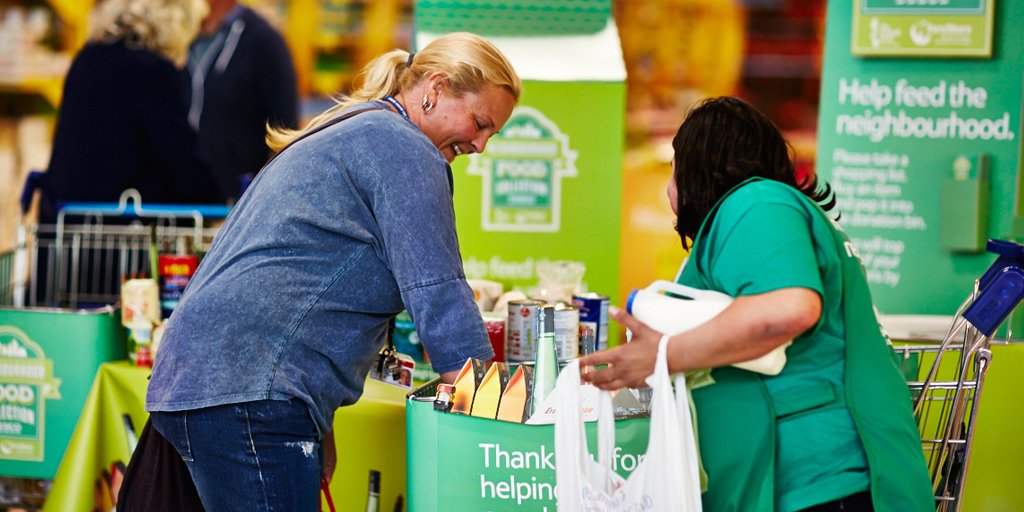 Tesco's tweet image. Support those in need by donating in store during our Neighbourhood Food Collection 1st-3rd Dec #everycanhelps tesco.com/food-collectio…