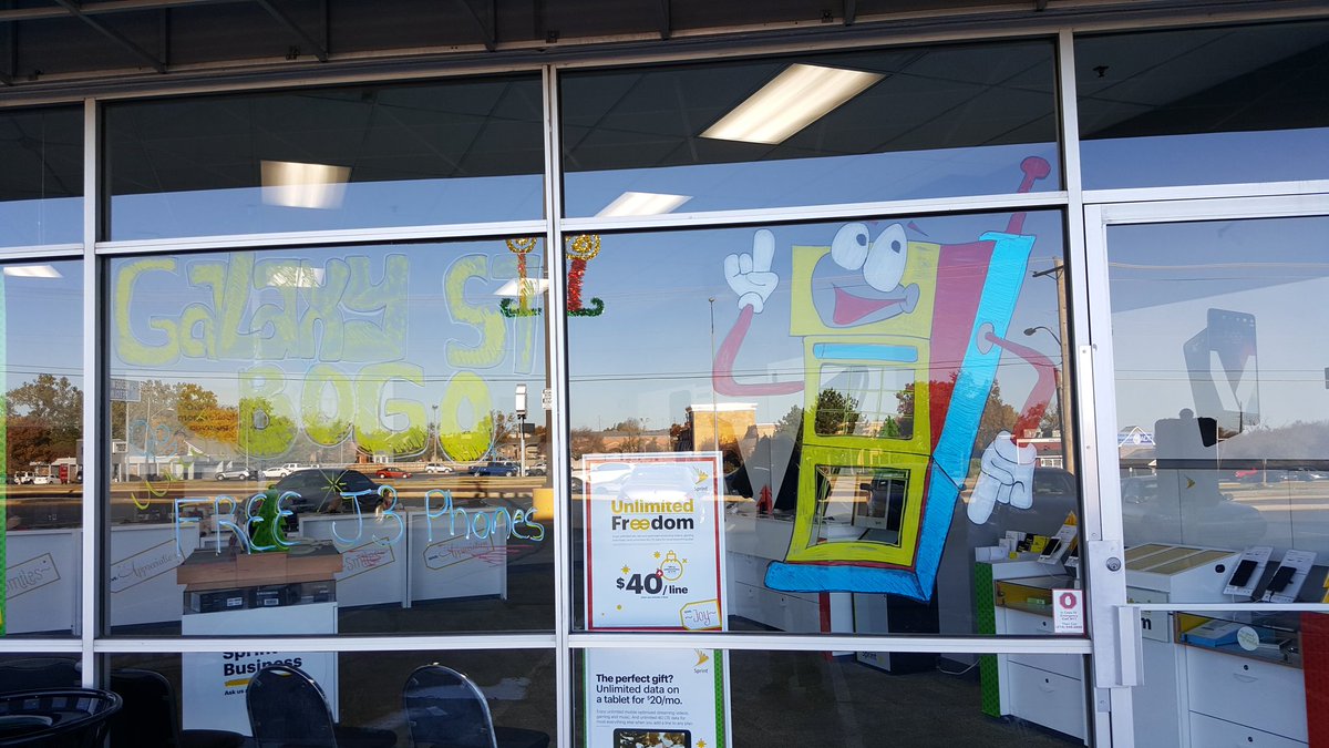 JakeFlaniken's tweet photo. UC Expressway is ready for Black Friday! @AprilToll https://t.co/cOOgFtxVx6