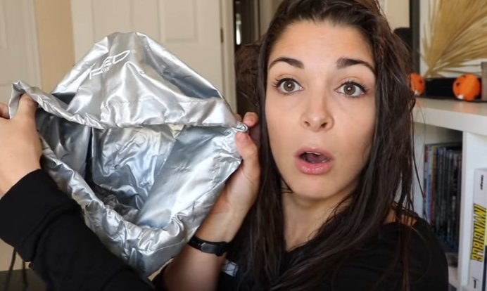 CMBeliever's tweet photo. @eimadolly On voit vraiment que t'as pris du plaisir à faire cette vidéo... du moins au début 😅#RIPEAR https://t.co/PHI02c2Pd7