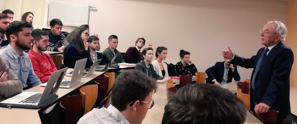 BenjamKirschner's tweet photo. Merci à @We_Forge , étudiants @UnivCathoOuest et @MDE49 pour ces échanges enrichissants av @JeanArthuis à #Angers ! 
#Depoussieragepolitique https://t.co/eUhtqgGsKr