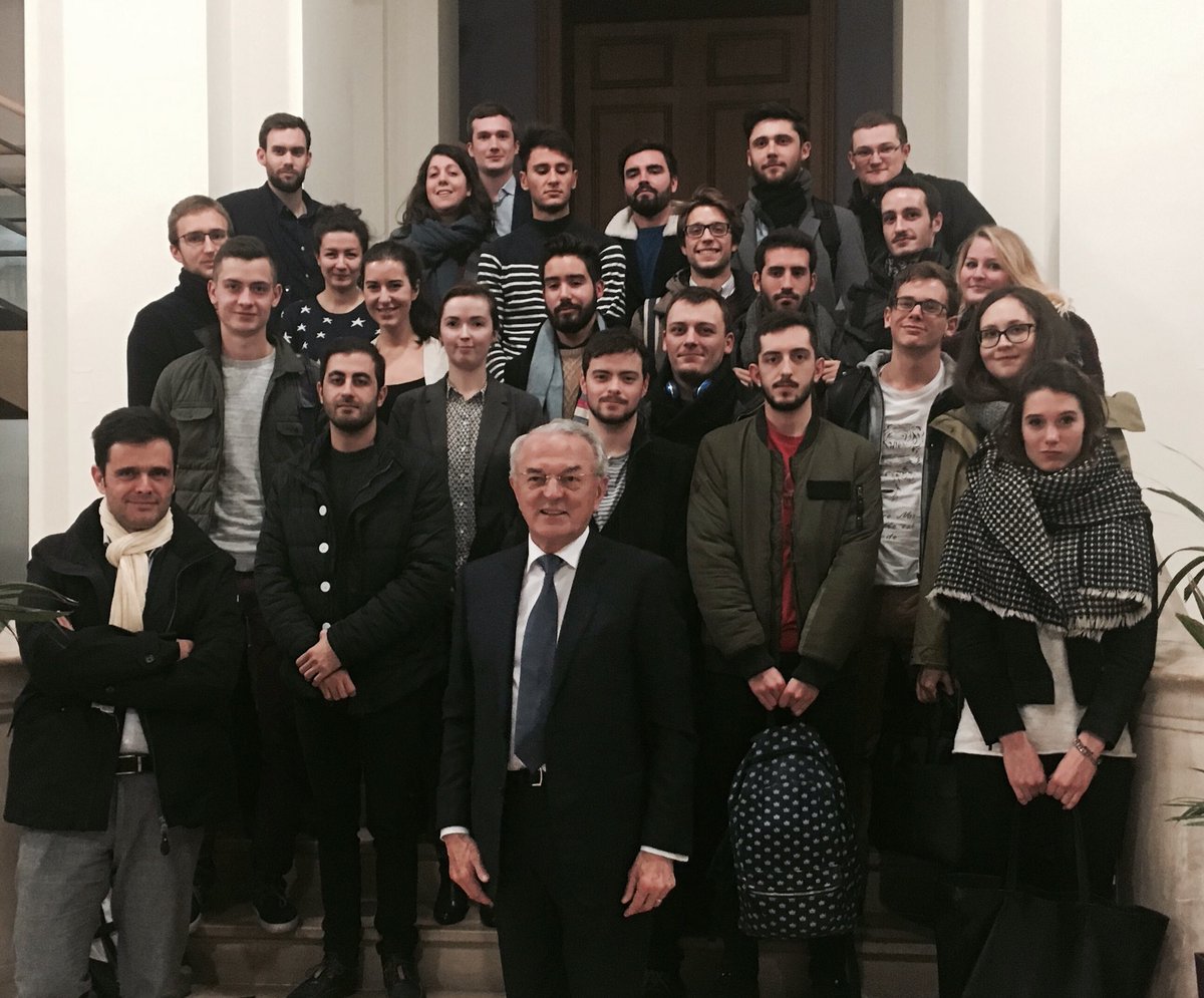BenjamKirschner's tweet photo. Merci à @We_Forge , étudiants @UnivCathoOuest et @MDE49 pour ces échanges enrichissants av @JeanArthuis à #Angers ! 
#Depoussieragepolitique https://t.co/eUhtqgGsKr