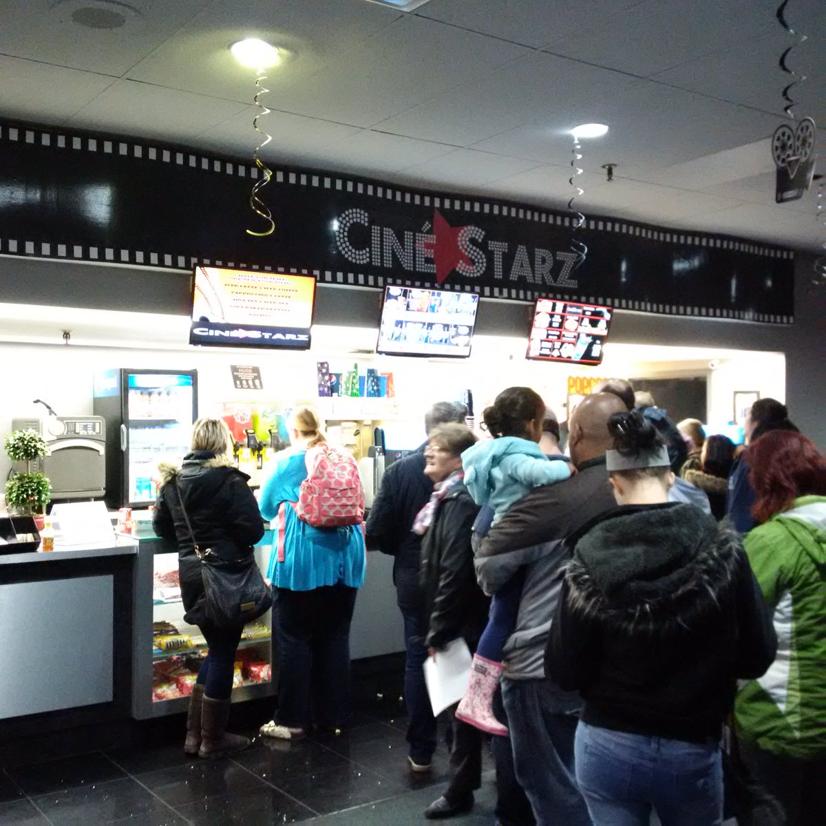 CollectBurl's tweet photo. Full house @cinestarz_burl enjoying popcorn on a PA Day! #BurlON #BurlOnGives https://t.co/qnBv2uE6Rr