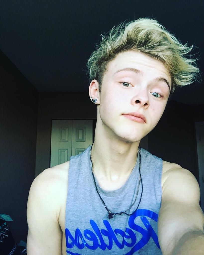 woniewoo_'s tweet photo. He's everything ❤ i love you Nate @TheTideNate https://t.co/vwtNUQMN8i