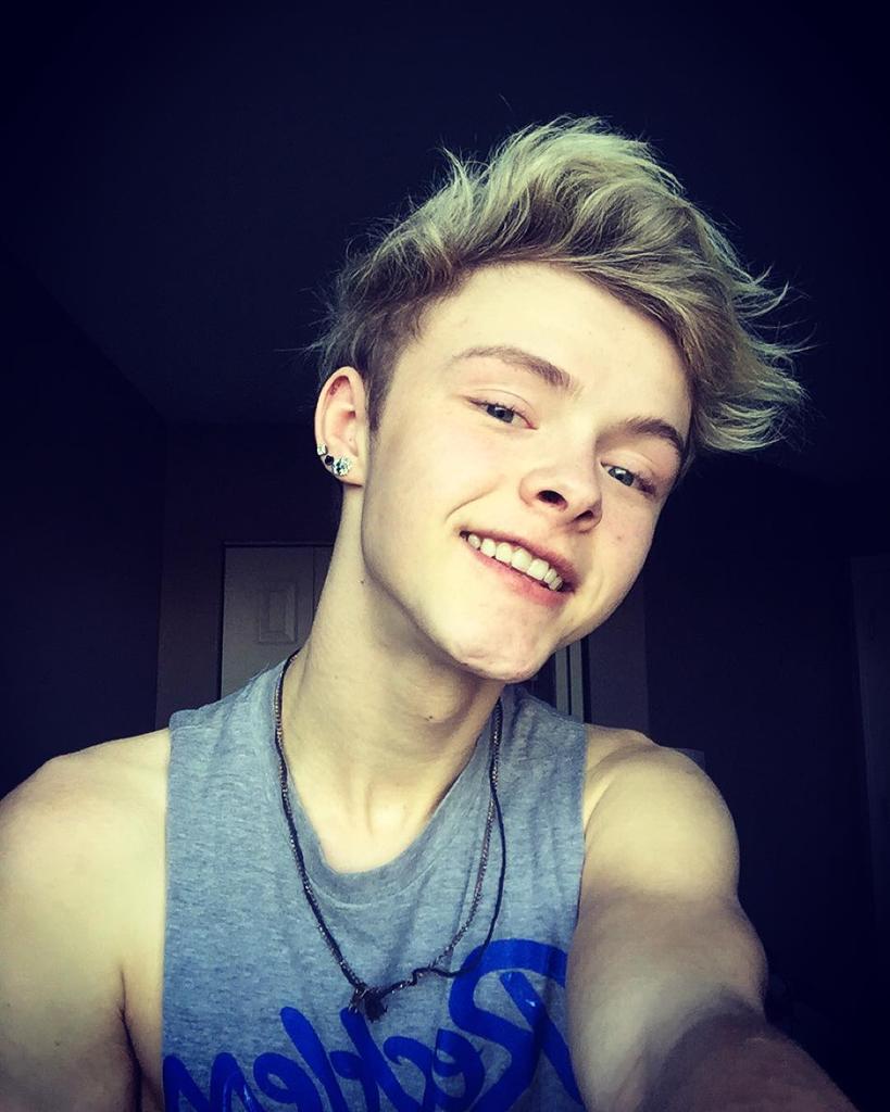 woniewoo_'s tweet photo. He's everything ❤ i love you Nate @TheTideNate https://t.co/vwtNUQMN8i