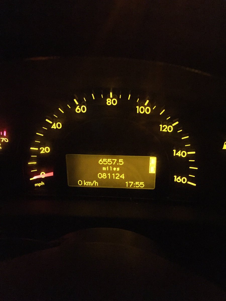 maudymac's tweet photo. Hurray,  I've just managed to change the clock back in my car 😀 https://t.co/5yKbYyE4hB