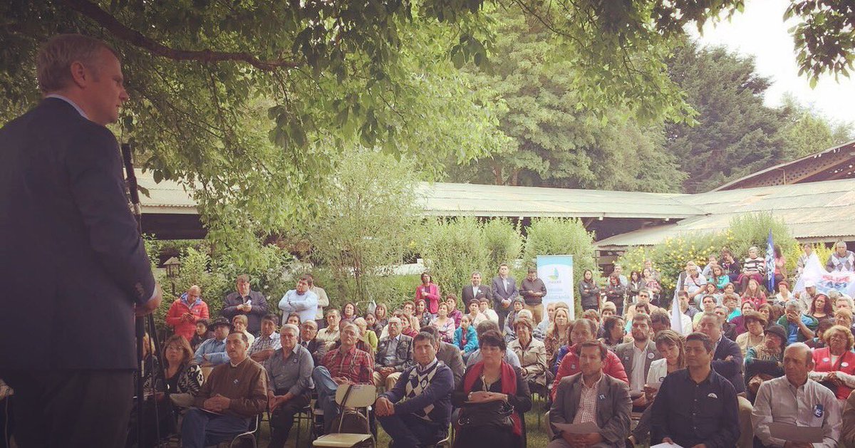 felipekast's tweet photo. Gracias totales a los 200 voluntarios que se nos sumaron a la campaña en La Araucanía el día de hoy https://t.co/MKGxIcwvNw