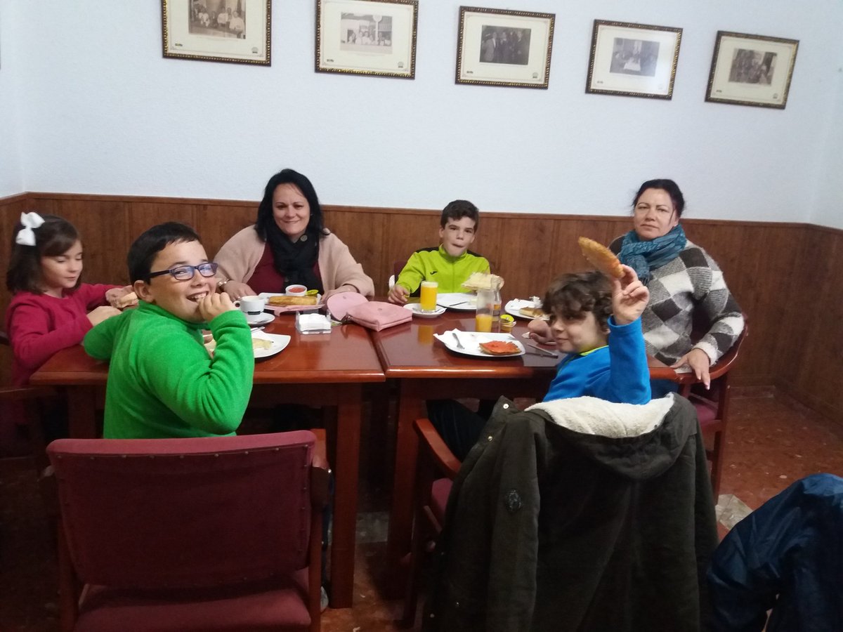IsabelfrancoGa1's tweet photo. Buen desayuno, con buena gente https://t.co/WCvO43jAM3
