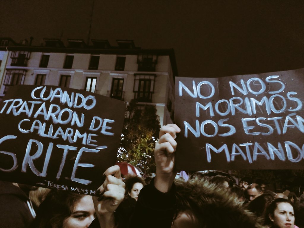 feminicidio's tweet photo. #25N: Gritos de "Ni una agresión sin respuesta" y "las mujeres decidimos" en #Madrid
#NiUnaMenos
#ContralaViolenciadeGénero https://t.co/P3jSZUwa1U