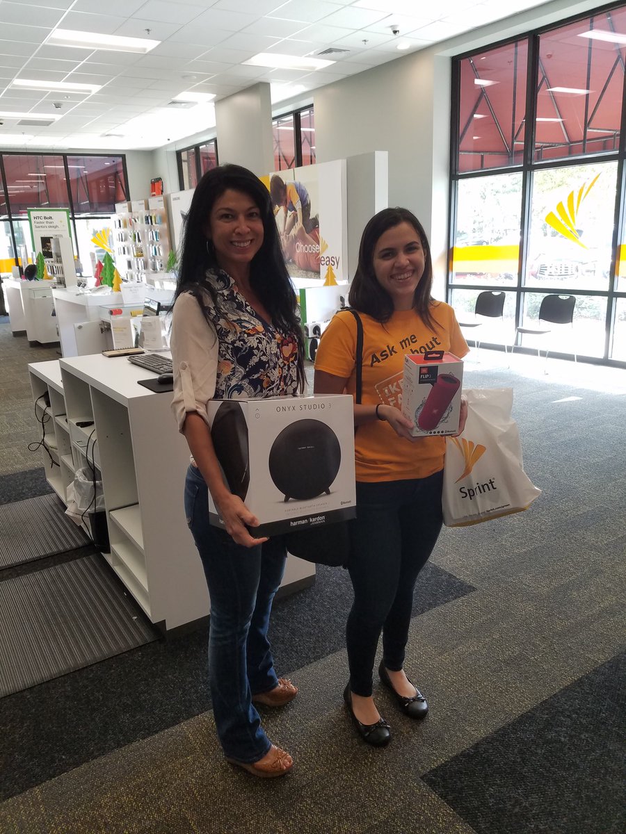 DEL_stroyers's tweet photo. Time to get the party poppin! @wl_byoung @SprintLana @Pkushn @clubric @WL_News @the_sasso @SammyGrassaWL https://t.co/6dubt8UWH9