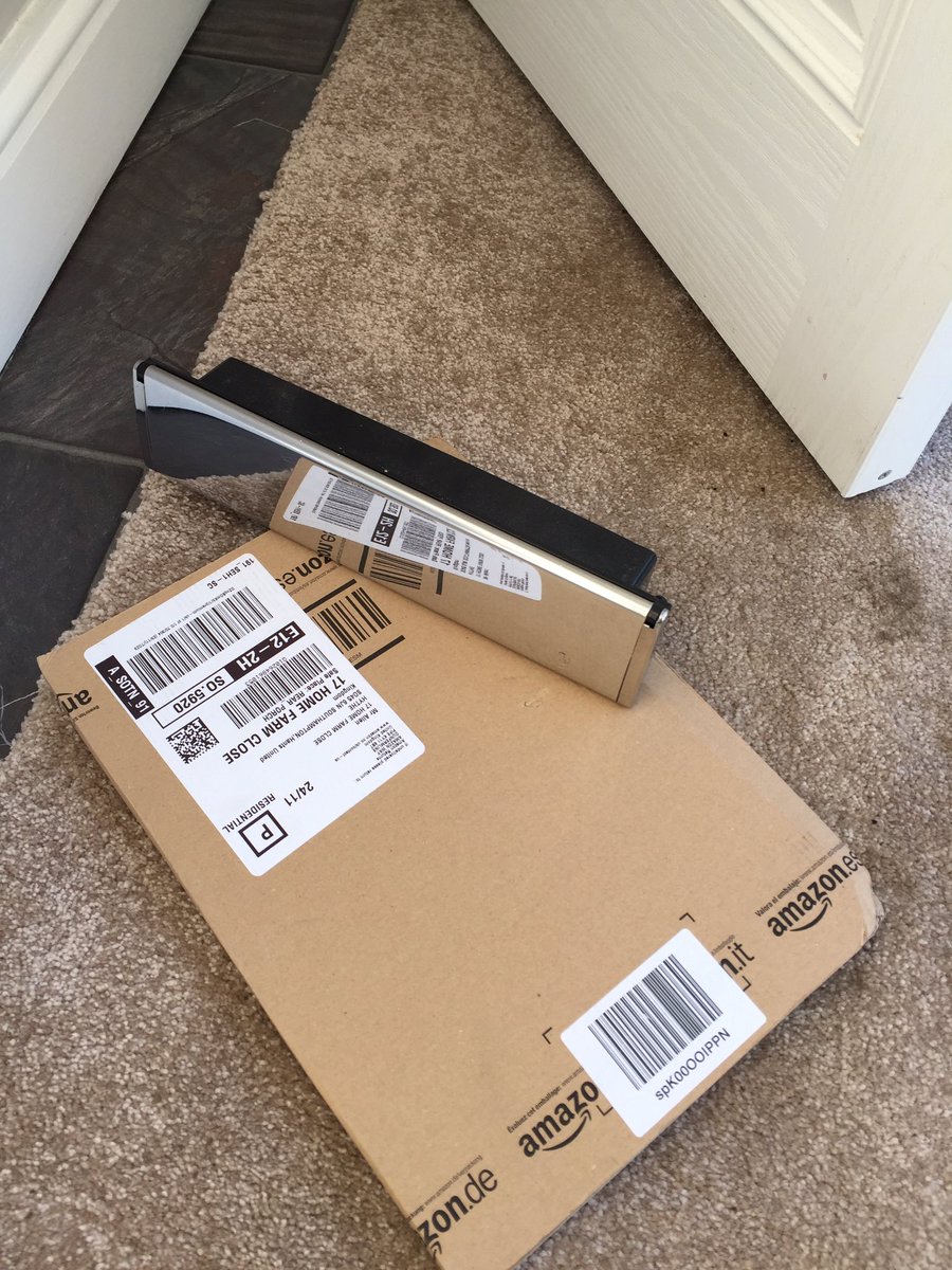 GarethAllen23's tweet photo. @AmazonHelp please thank your delivery driver who #destroyed my #letterbox this afternoon. #notahappycustomer #care #attention #delivery https://t.co/WskgjywXFD